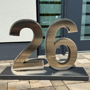 Edelstahl-Hausnummer mit zwei Nummern – stilvoll & wetterfest