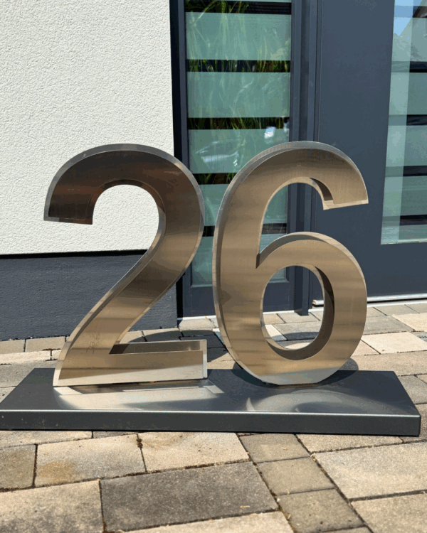 Edelstahl-Hausnummer mit zwei Nummern – stilvoll & wetterfest