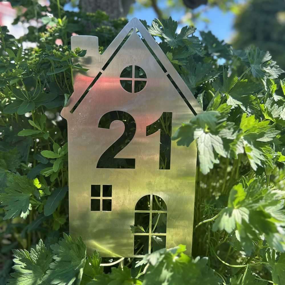 Gartendeko aus Metall 4 Hausnummer